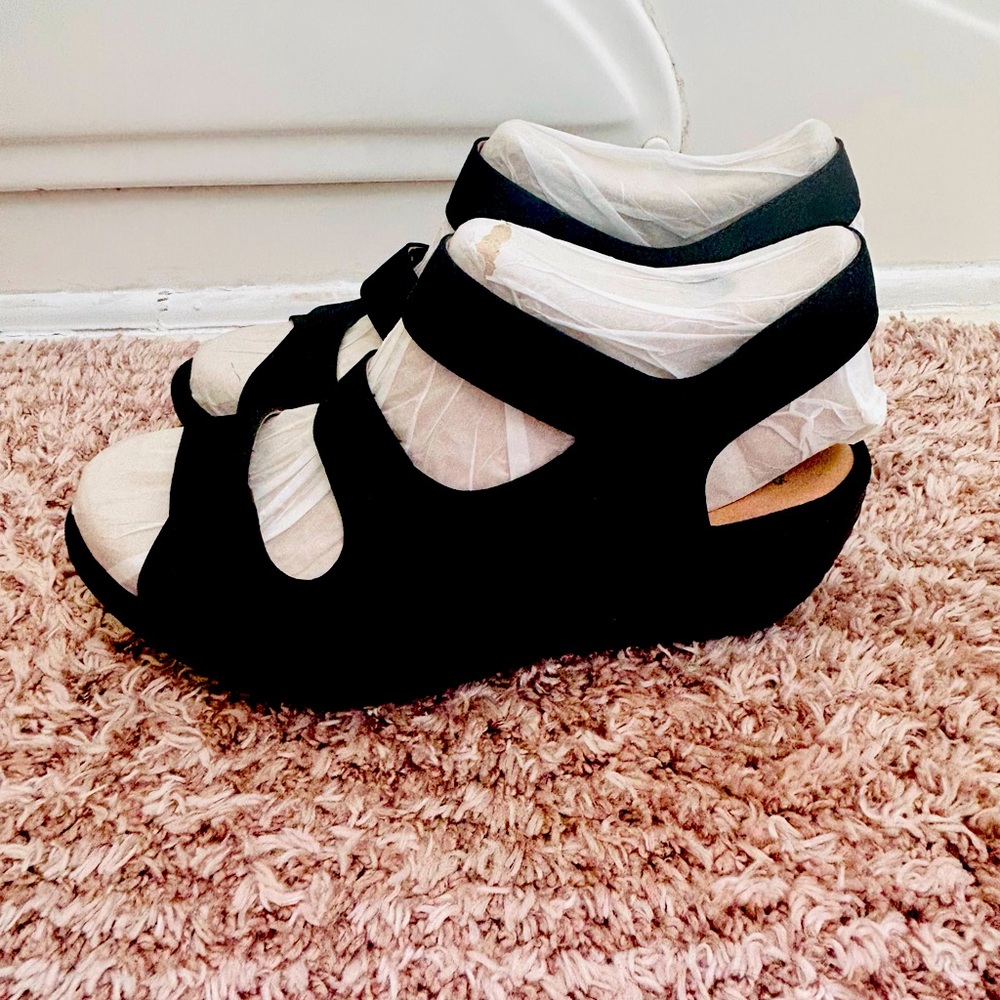 NIB Clarks Wedges Reedly Juno Sandals Sage Triple Strap Nubuck Leather Sz 10 M